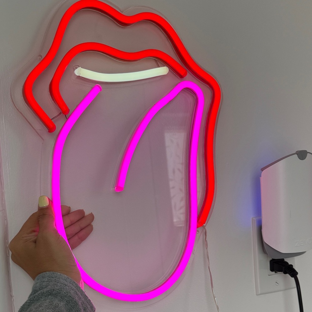 Neon Lip & Tongue Wall Sign - Pink & Red